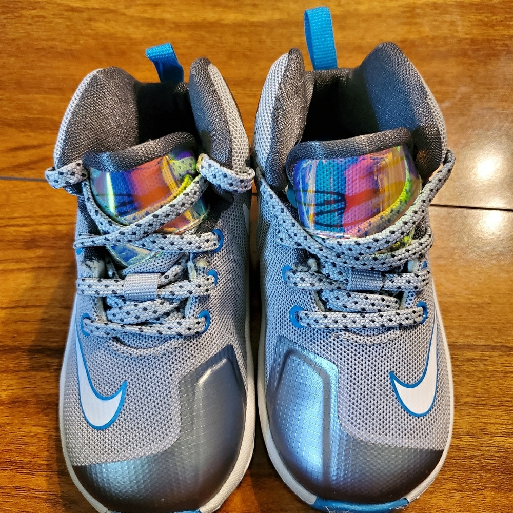 LeBron James 13 Nike